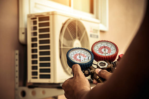 Professional Ac Installation technician working in Pearblossom, CA